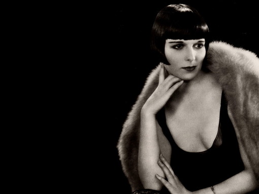 A lezione di make up per diventare vamp anni '20 come Louise Brooks