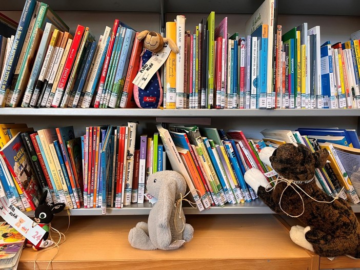 I peluche dei bambini ‘lettori per una notte’, alla Lercari torna ‘La notte dei pupazzi in Biblioteca’