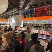 Ironia e commozione alla Feltrinelli di Genova per la presentazione di &quot;Al mare non importa&quot; di Manuel Bova