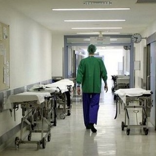 Sanità, Foscolo (Lega): “Carenza personale ospedali, consentire reintegro medici e operatori pensionati senza decurtazioni alle pensioni”