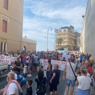 Il Ponente torna a manifestare: 3000 persone in piazza, chiusa l'Aurelia