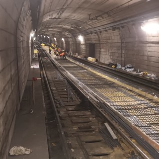 Metropolitana, proseguono i lavori di sostituzione dei binari (Foto)