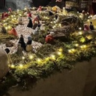 Torna a Piozzo il mercatino di Natale e il presepe con le tipiche zucche (Video)