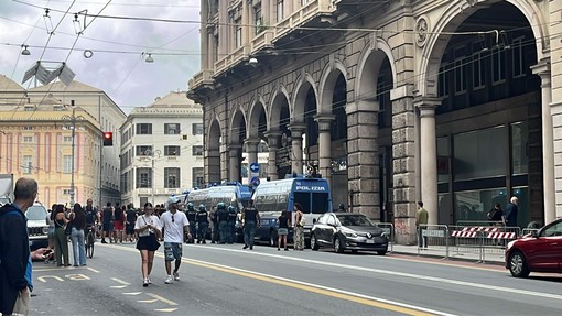 ‘Fuori i fascisti dalle città’: manifestazione in via XX Settembre contro Forza Nuova