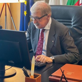 Marco Bucci al lavoro nei nuovi uffici in Regione