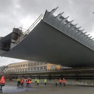 Nuovo ponte di Genova: iniziate le operazioni di spostamento del secondo impalcato da 100 metri (FOTO)