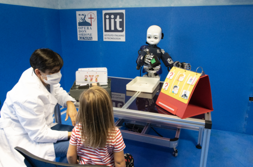 A Genova arriva iCub, il robot umanoide che aiuta i bambini con autismo