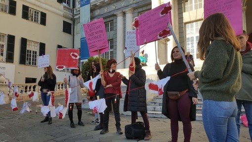 Non Una di Meno in piazza contro la &quot;tampon tax&quot;, l'iva al 22% sugli assorbenti