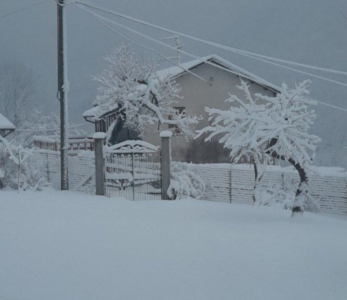 Meteo, la settimana inizierà con allerta per rischio valanghe in Liguria