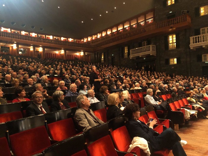 Brindisi al Carlo Felice per le coppie genovesi che hanno festeggiato 50 anni di matrimonio