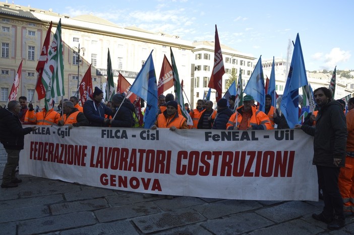 Nodo ferroviario genovese: cantiere fermo e lavoratori in piazza