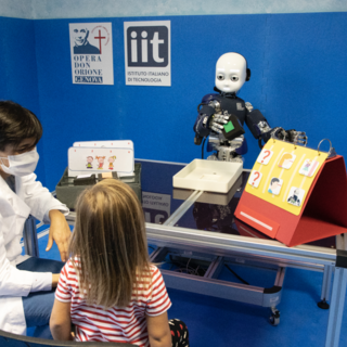 A Genova arriva iCub, il robot umanoide che aiuta i bambini con autismo