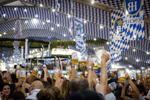 Prima settimana di Oktoberfest, oggi inaugura la manifestazione che celebra la birra