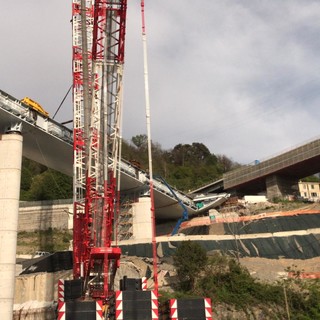 Il cantiere del nuovo ponte sul Polcevera verso gli ultimi due vari: oggi in quota nuovo impalcato (VIDEO e FOTO)