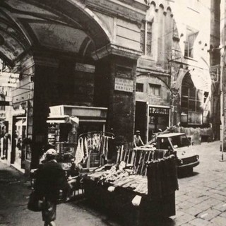 Meraviglie e leggende di Genova - Quella piazza dalle cinque luci