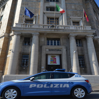 Offende e minaccia i dipendenti di un centro di accoglienza: arrestato un 20enne