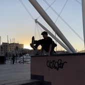 Marciapiedi, scalinate e muretti: la grande palestra urbana del parkour