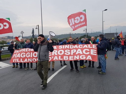 Piaggio, la Rsu chiede conferma per gli stipendi e la tredicesima: &quot;Se non riceviamo comunicazioni saremo costretti ad ulteriori azioni&quot;