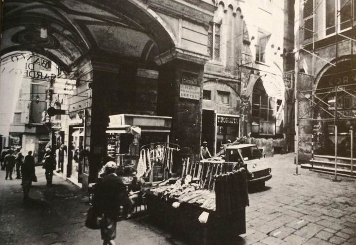 Meraviglie e leggende di Genova - Quella piazza dalle cinque luci