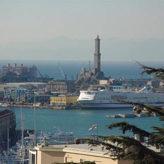 Dal mare arriva l'agricoltura ligure: una grande arca carica di ortaggi al porto di Genova