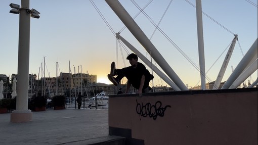 Marciapiedi, scalinate e muretti: la grande palestra urbana del parkour