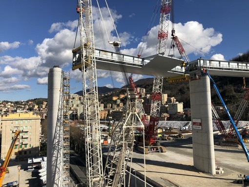 Venti cantieri attivi per lo sprint finale sulle pile del ponte