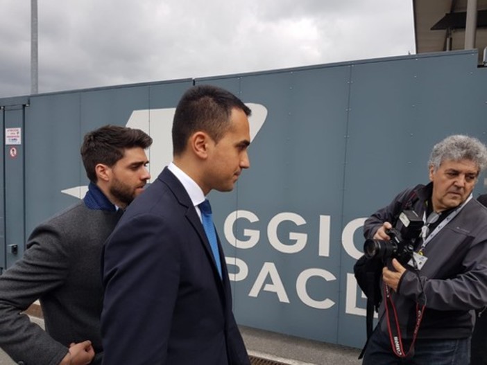 Piaggio Aerospace, Di Maio rassicura: &quot;Non vogliamo smembrare questa azienda&quot; (FOTO e VIDEO)