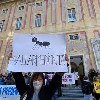 Torna in piazza De Ferrari la protesta contro le misure restrittive anti-Covid (FOTO e VIDEO)