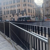 Piazza Portello, l’ennesimo caos: una cancellata offusca la visuale