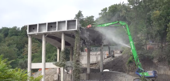 Demolizione Morandi, in corso l'abbattimento della pila 2