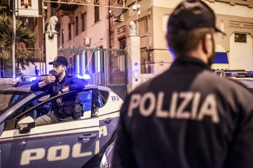 Quarto, scontro tra tifosi di Genoa e Samp fermato dalla Polizia