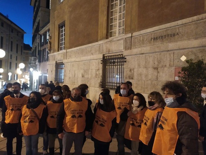 Ponte Morandi, i parenti dei defunti chiedono l'approvazione di una legge che tuteli le vittime dell'incuria dello Stato (FOTO e VIDEO)