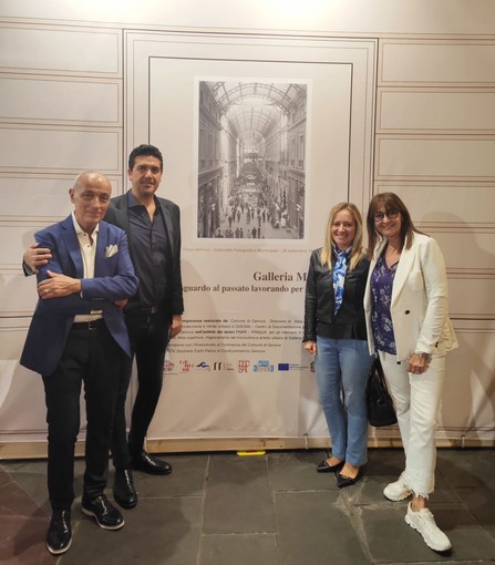 Galleria Mazzini: installati i primi pannelli con le foto storiche degli archivi del Docsai