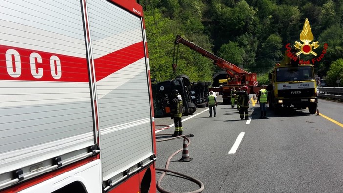 Traffico, A26: chiuso bivio con A10 tra Genova-Ventimiglia e Masone (VIDEO)