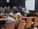 Alberto Scagni esce dall'aula guardando i genitori