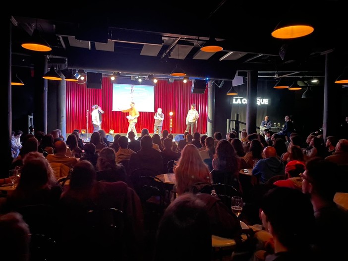 Tutto esaurito per “Punchline”, la sfida a colpi di battute e rime tra stand up comedian e freestyler