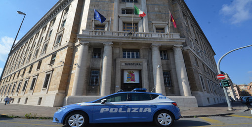 Offende e minaccia i dipendenti di un centro di accoglienza: arrestato un 20enne