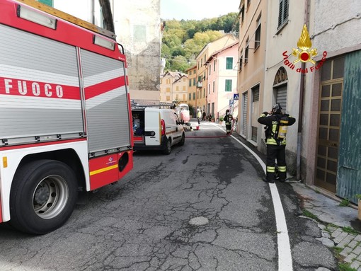 Tubo si rompe per lavori di scavo: fuga di gas a Torriglia