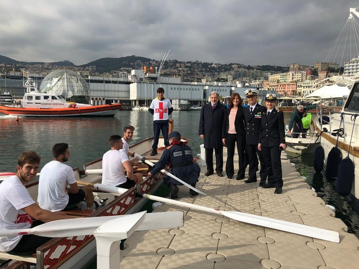 Regata delle Antiche Repubbliche Marinare, consegnate le divise all'equipaggio che rappresenta Genova