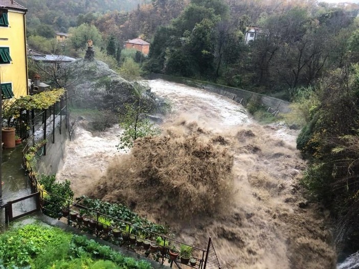 Il rio Basco di Albisola Superiore durante l'alluvione dell'autunno 2019