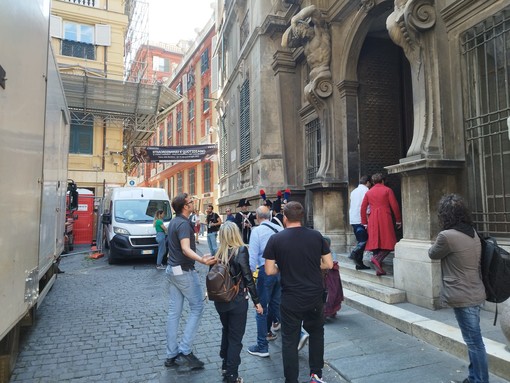 &quot;Ciak si gira&quot;, piazza della Meridiana diventa il set per una fiction con Neri Marcorè