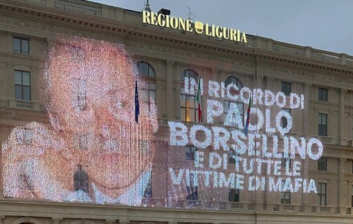 Anniversario della strage di via D'Amelio: il palazzo della Regione si illumina in ricordo di Paolo Borsellino