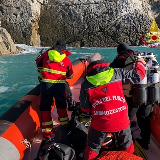 Moneglia, riprese le ricerche del corpo dell'alpinista caduto ieri in mare (FOTO e VIDEO)