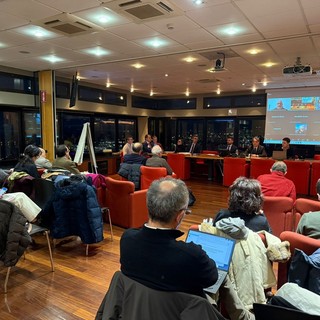 Liguria, confermato il blocco delle tariffe dei treni: “Aumenti anche il bonus pendolari in caso di ritardi”