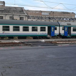 Uomo travolto da treno a Pietra Ligure: circolazione interrotta (FOTO e VIDEO)