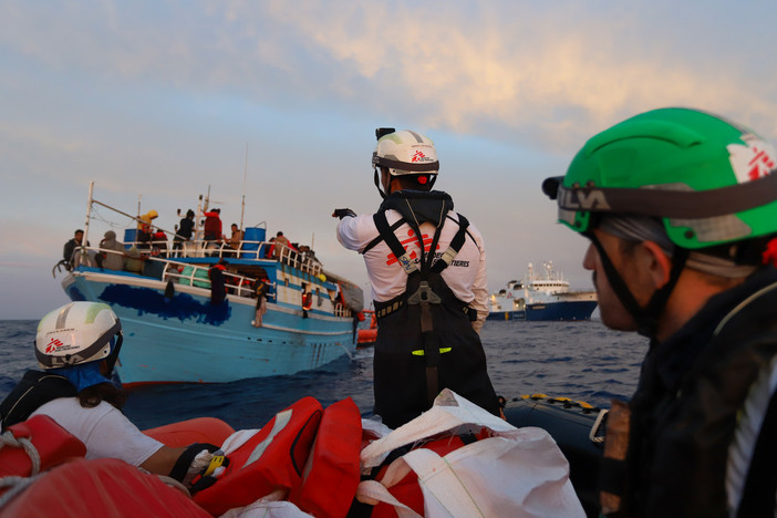 La Geo Barents di Medici Senza Frontiere assegnata al porto di La Spezia: a bordo 336 migranti (Foto)