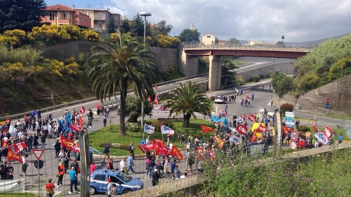 &quot;Savona, lavoro e vertenza industriale&quot;: lettera al direttore di Franco Astengo