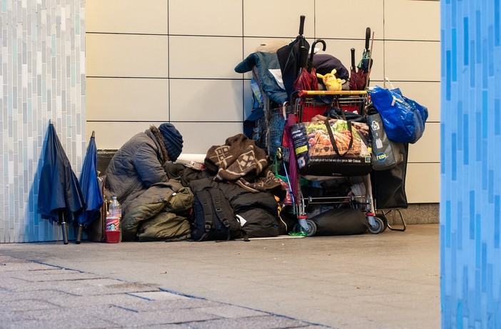 Freddo in arrivo, enti e associazioni si mobilitano per i senza fissa dimora