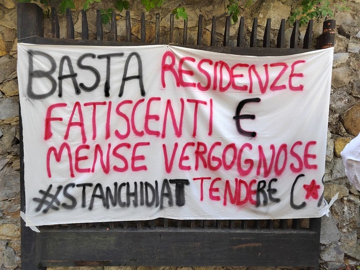 Presidio degli studenti in via Asiago: &quot;Le residenze nella nostra città sono insufficienti, abbandonate in uno stato di degrado e senza servizi&quot;