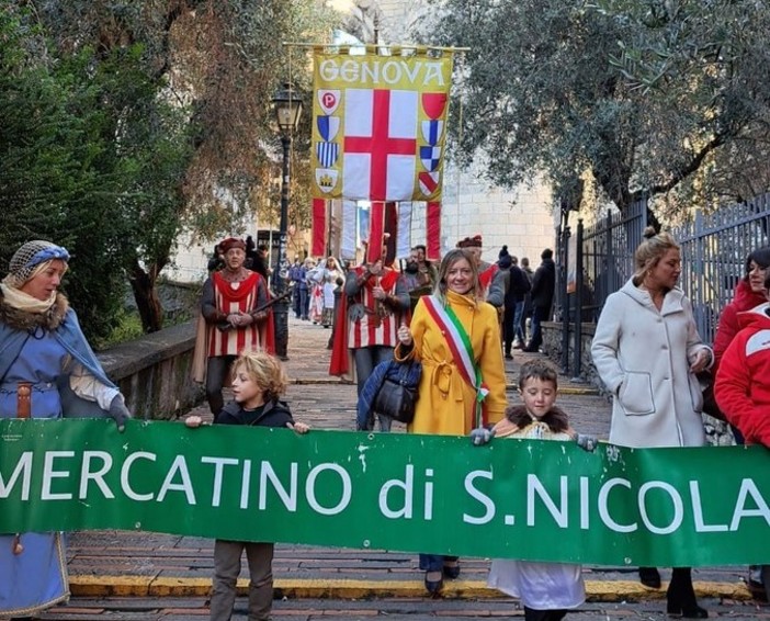 Torna il corteo storico per le vie del centro per inaugurare il Mercatino di San Nicola